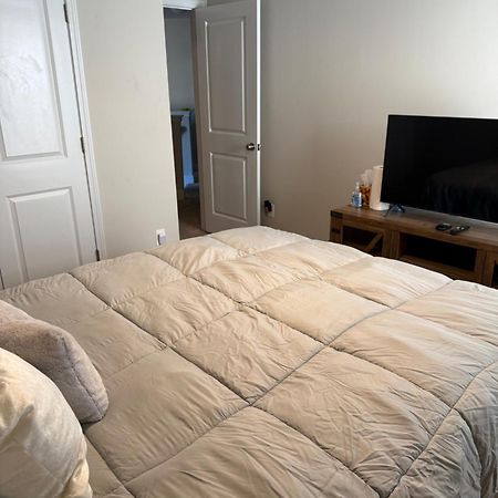 Private, Quiet, Immaculate Bachelor Pad With Free Parking On Site Apartment Decatur Exterior photo